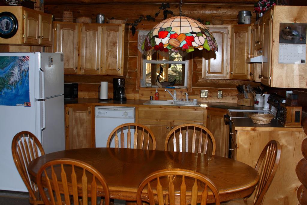 Wise Old Hunter Lodge Anchor Point Habitación foto